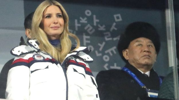 Gen Kim (der), al lado de Ivanka Trump en la ceremonia de clausura de las Olimpiadas de Invierno en Pyeongchang. REUTERS