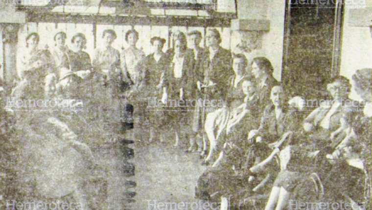 Grupo de mujeres de la sociedad guatemalteca de 1955 (Foto: Hemeroteca PL)