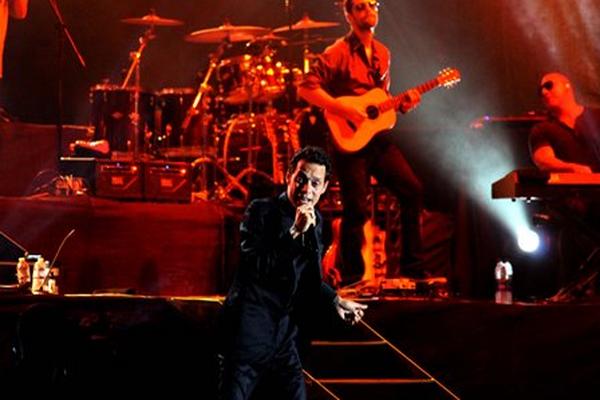 El salsero contó con un talentoso grupo de músicos.