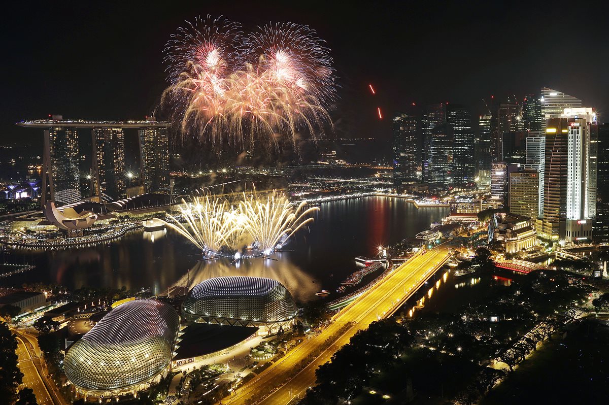 Singapur celebró la llegada del 2017. (Foto Prensa Libre: AP)