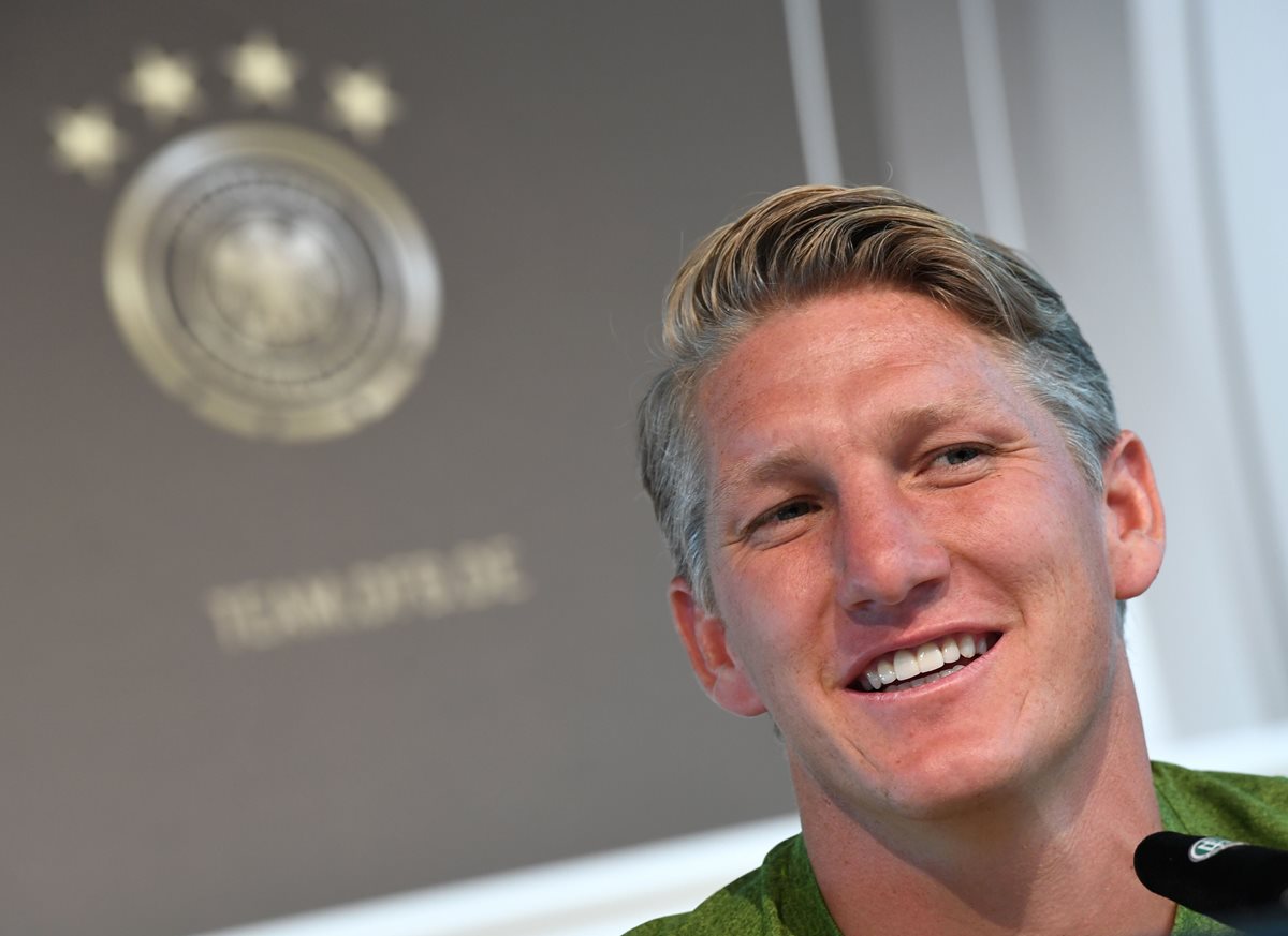 Bastian Schweinsteiger se mostró muy emocionado en la conferencia de prensa donde se anunció su partido de despedida. (Foto Prensa Libre: AFP)