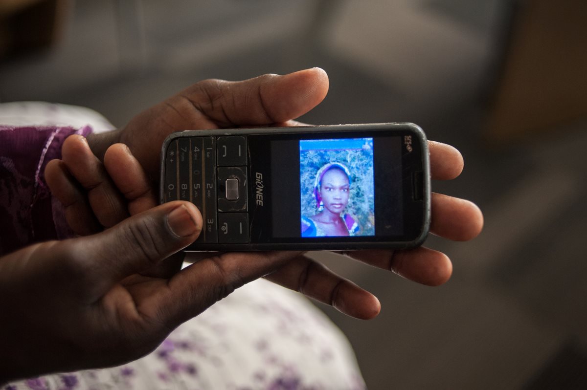 Familiares de las niñas secuestradas dicen haberlas reconocido en el video difundido por Boko Haram. (Foto Prensa Libre: AFP).