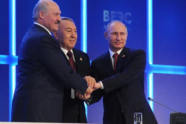 El presidente Putín sella alianza con homólogos. (Foto Prensa Libre: AP)