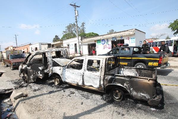 Vehículos dañados por manifestantes en Santa Rosa que se oponen a operación de mina. (Foto Prensa Libre: Archivo)<br _mce_bogus="1"/>