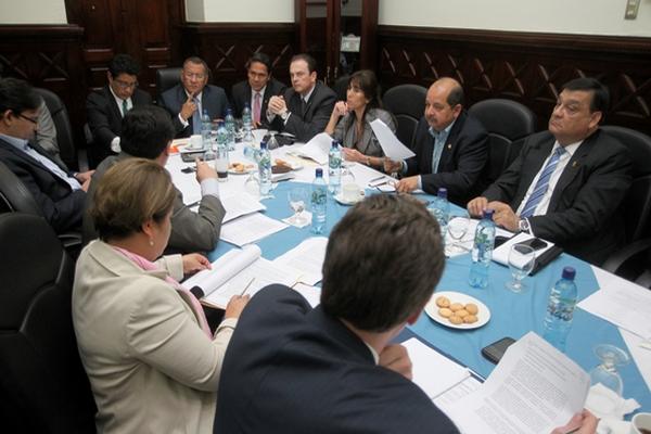 Diputados, en reunión de jefes de bloques. (Foto Prensa Libre: Paulo Raquec)<br _mce_bogus="1"/>