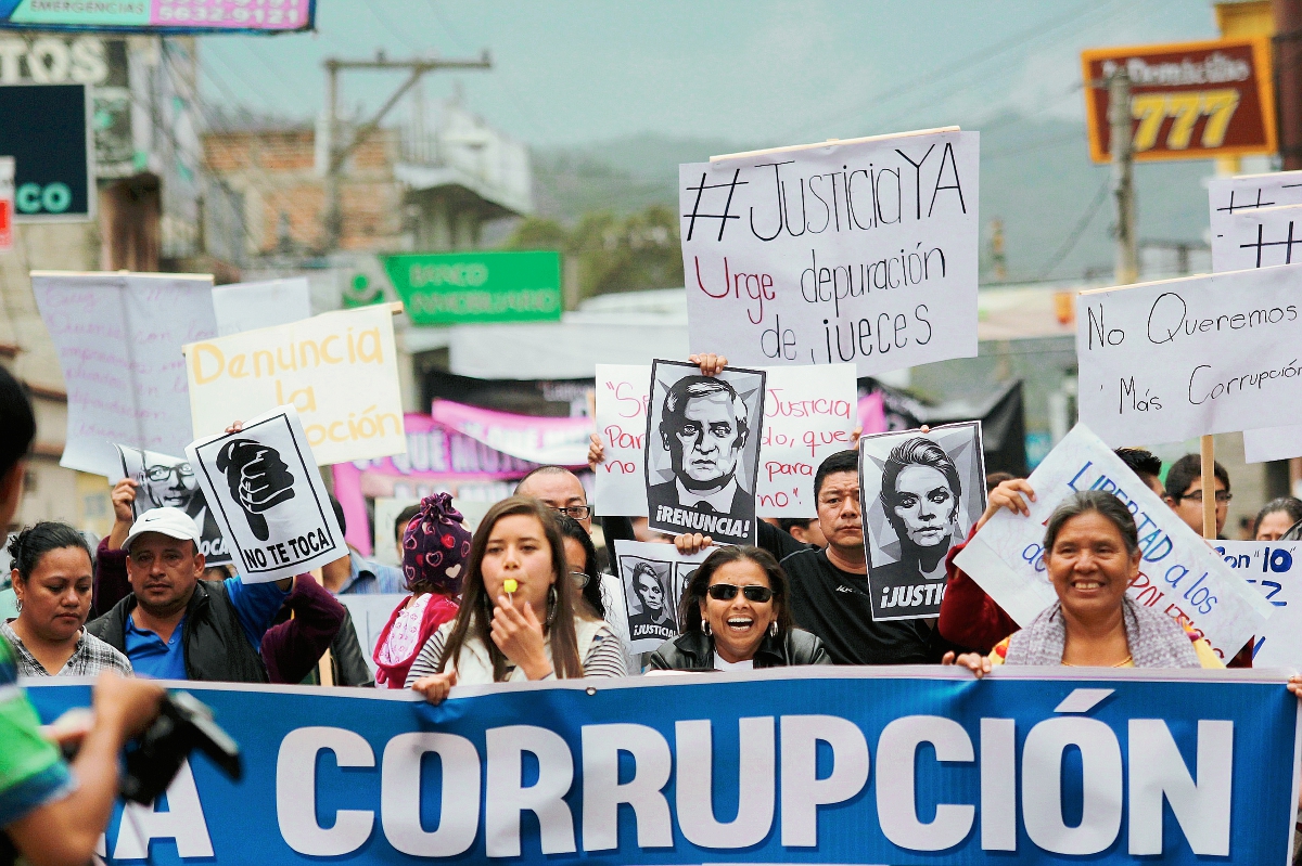 Miles de guatemaltecos manifestaron ayer en contra de la corrupción. (Foto Prensa Libre: Hemeroteca PL).