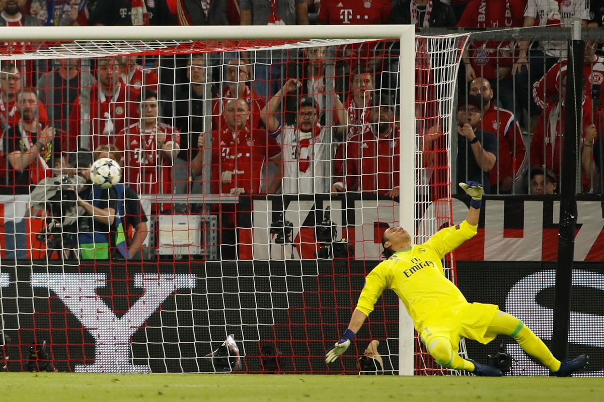 Navas no pudo evitar el gol del Bayern Múnich. (Foto Prensa Libre: AFP)