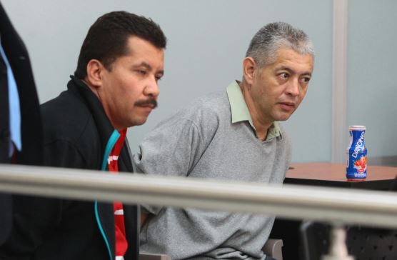 Castillo Recinos y Alfaro Martínez escuchan la sentencia. (Foto Prensa Libre: Álvaro Interiano)