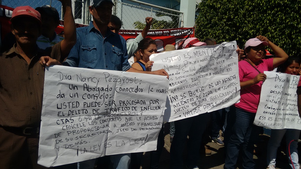 Empleados de Salud se manifiestan en Cuilapa, Santa Rosa. (Foto Prensa Libre: Oswaldo Cardona).