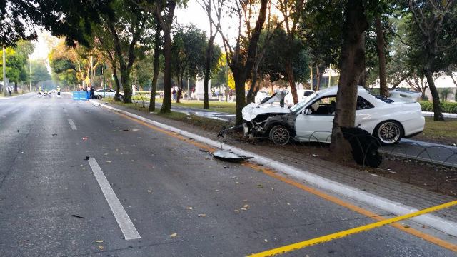 Los vehículos quedaron a unos 100 metros de distancia luego del impacto. (Foto Prensa Libre: Cortesía PMT)