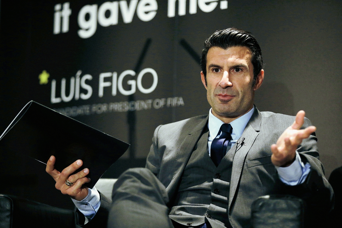 La renuncia de Luis Figo se une a la de van Praag. (Foto Prensa Libre: AP)
