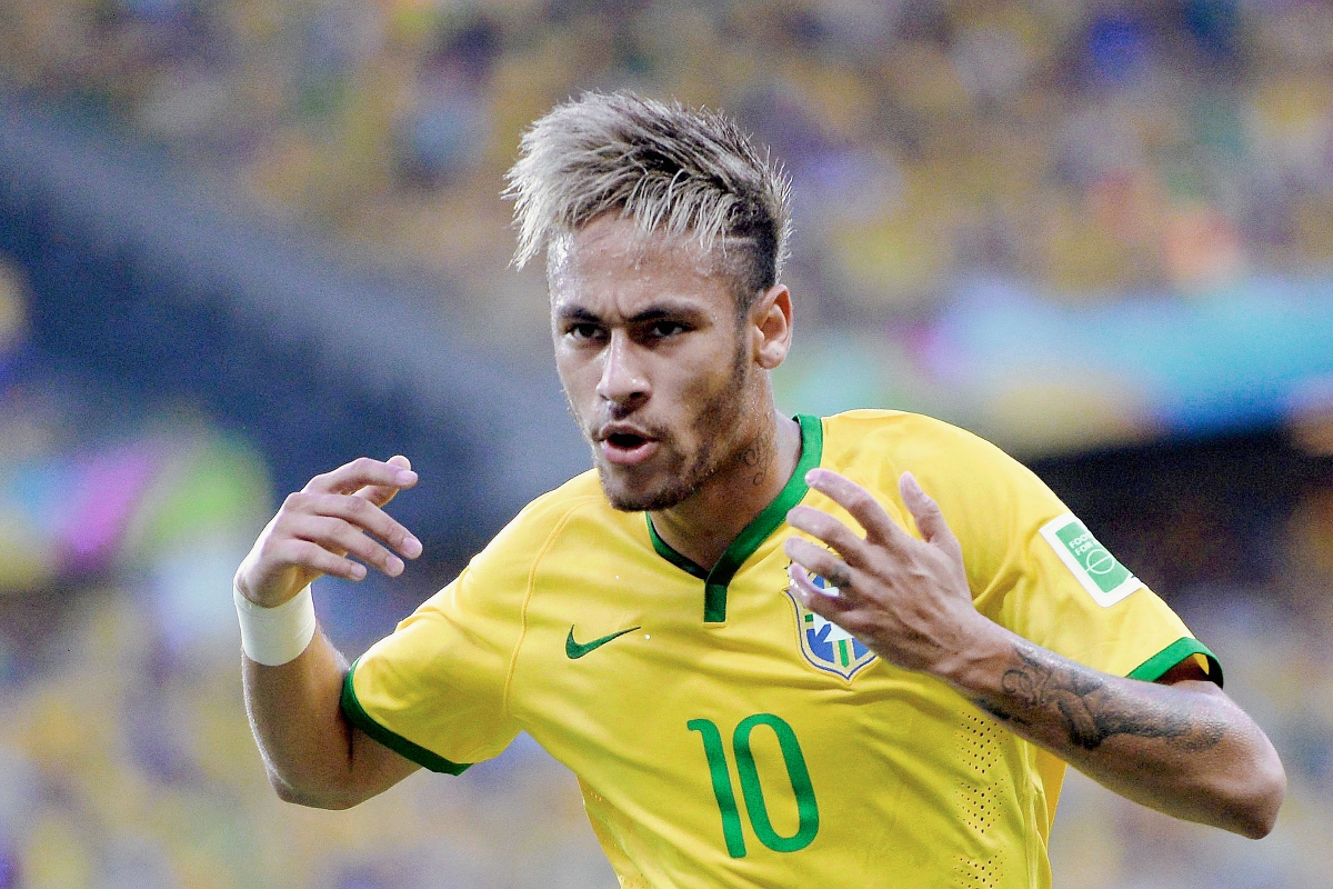 Neymar arribó a Porto Alegre, para unirse a su selección. (Foto Prensa Libre: EFE).