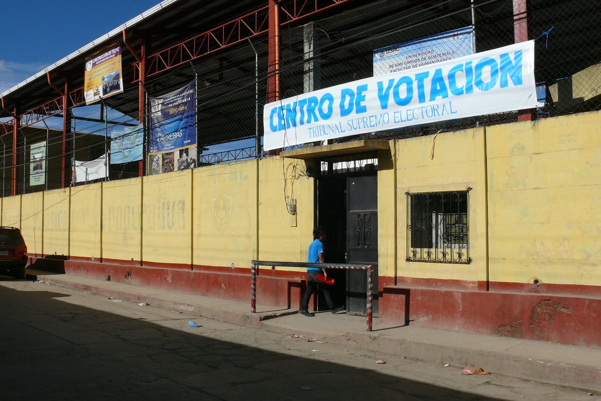Autoridades ixiles exigen que servicio eléctrico sea garantizado durante las elecciones del domingo. Foto Prensa Libre: Óscar Figueroa)