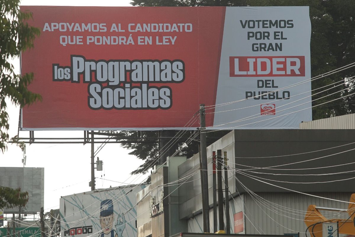 Vallas de CNN en apoyo a Líder se observan en varias partes del país. (Foto Prensa Libre: Alvaro Interiano)