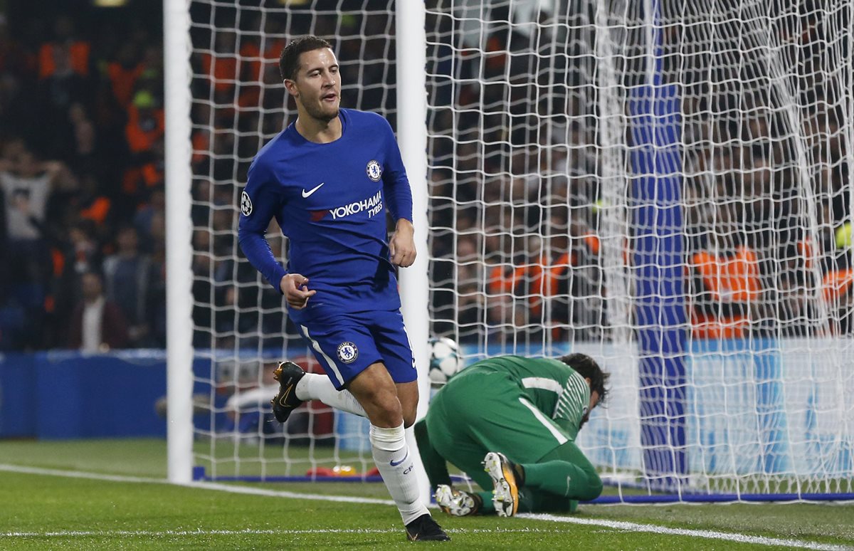 Eden Hazard celebra después de marcar el segundo gol.