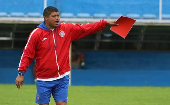Ronald Gómez tiene preparada la estrategia para enfrentar a Comunicaciones el próximo sábado. (Foto Prensa Libre: Raúl Juárez)