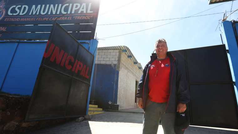 Éver Hugo Almeida está listo para dirigir a los escarlatas en nueva final por el título del torneo Apertura 2017. (Foto Prensa Libre: Francisco Sánchez)