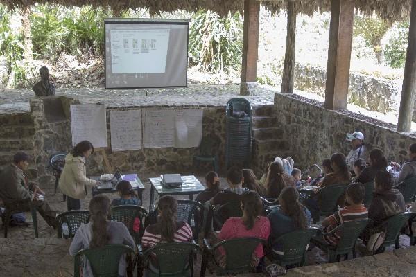 La mayoría  de los jóvenes que recibe capacitación    son mujeres.