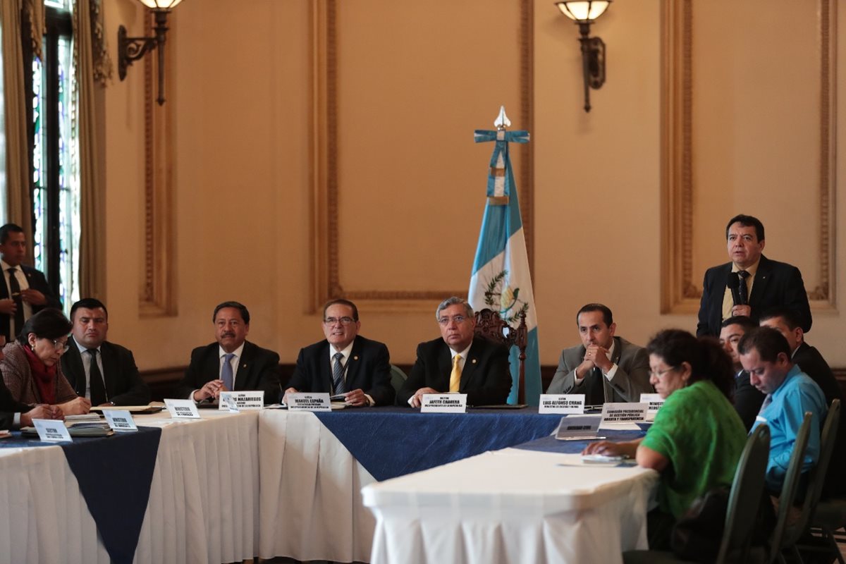 El Ministro de Energía y Minas Luis Chang, participó junto al Vicepresidente Jafeth Cabrera, en la reunión de EITI Guatemala. (Foto, Prensa Libre: Carlos Hernández).