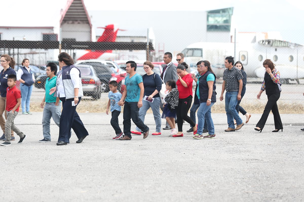 Esta semana llegaron a Guatemala 11 familias de migrantes deportados de Estados Unidos. (Foto Prensa Libre: Hemeroteca PL)