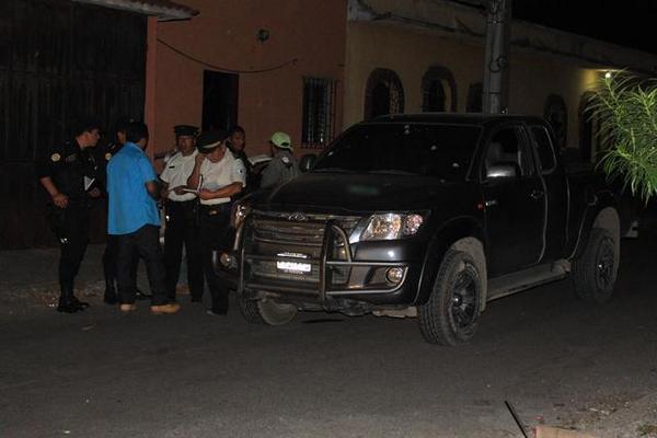 Picop en el que murió baleado Mario Castillo, en Escuintla. (Foto Prensa Libre: Enrique Paredes)