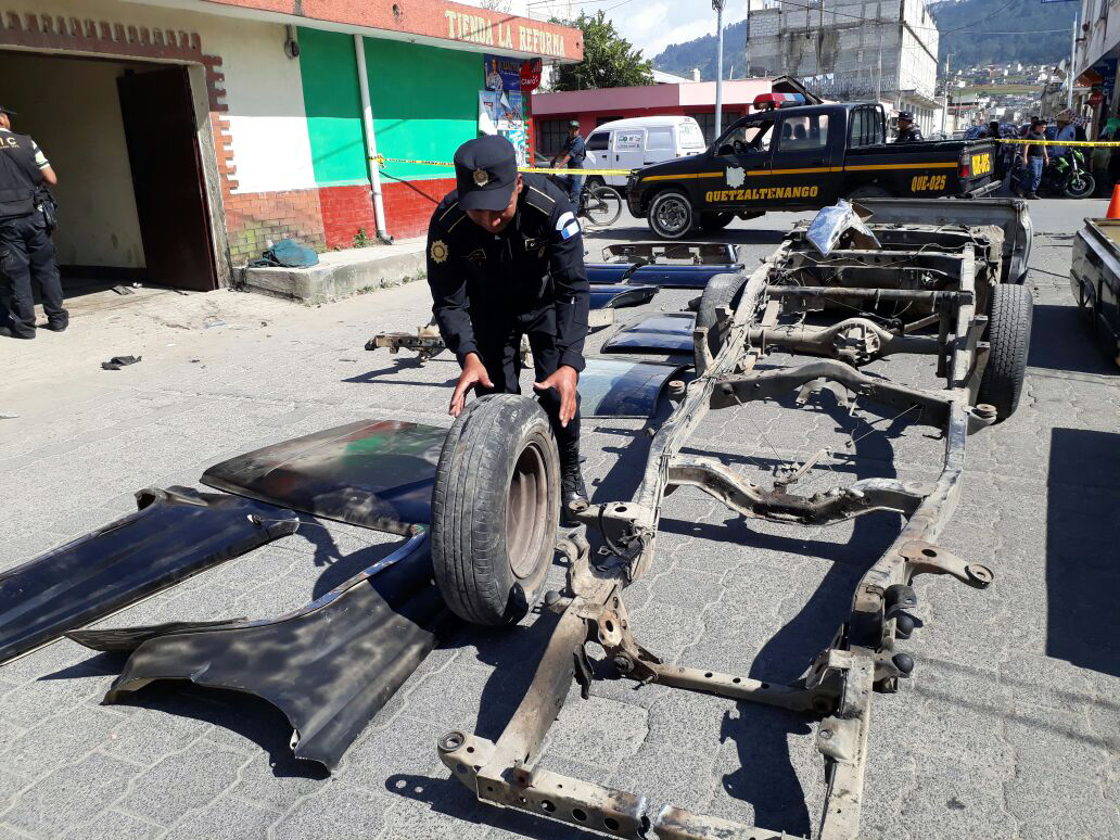 A principios de noviembre, las autoridades desmantelaron una venta de partes de vehículos con reporte de robo.  (Foto Prensa Libre: Carlos Ventura)