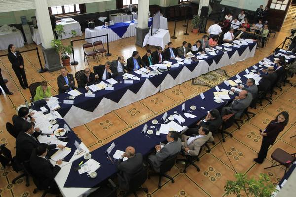 La Comisión Postuladora para elegir magistrados de Salas de Apelaciones excluyó de forma definitiva a 124 aspirantes a la mencionada función judicial. (Foto Prensa Libre: Edwin Bercián)