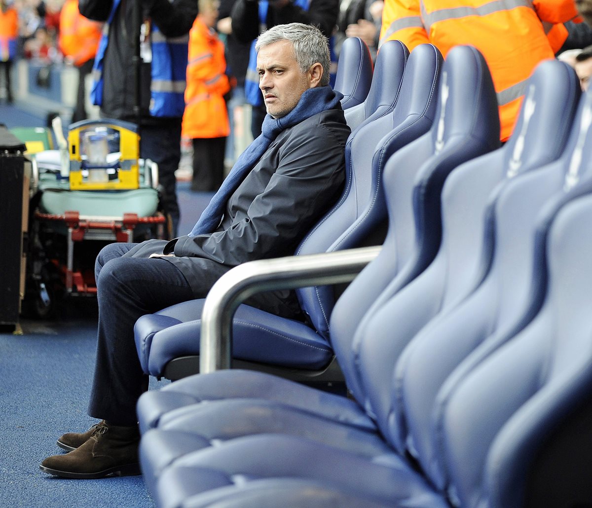 Mourinho: “Es el momento de que Gary Neville demuestre que es buen técnico” 