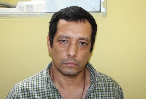 Un presunto integrante de la banda Los Topacio fue capturado en un sector del barrio El Gallito, zona 3. (Foto Prensa Libre: PNC)