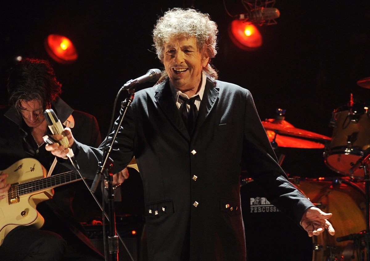 Bob Dylan ha sido la figura entre los seleccionados para recibir este año el Nobel. (Foto Prensa Libre. AFP)
