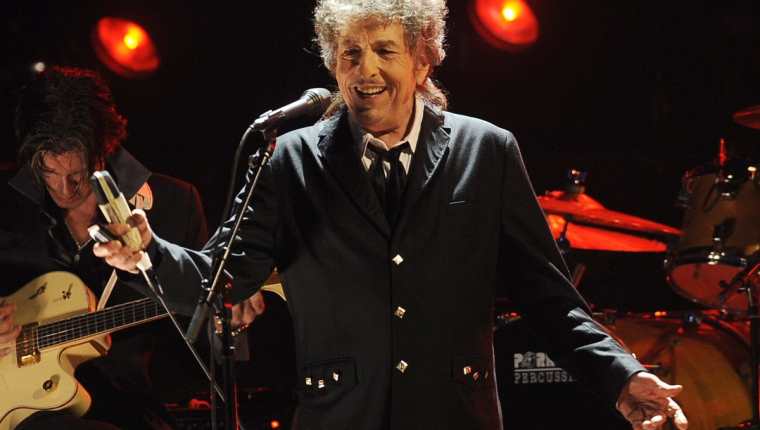 Bob Dylan ha sido la figura entre los seleccionados para recibir este año el Nobel. (Foto Prensa Libre. AFP)