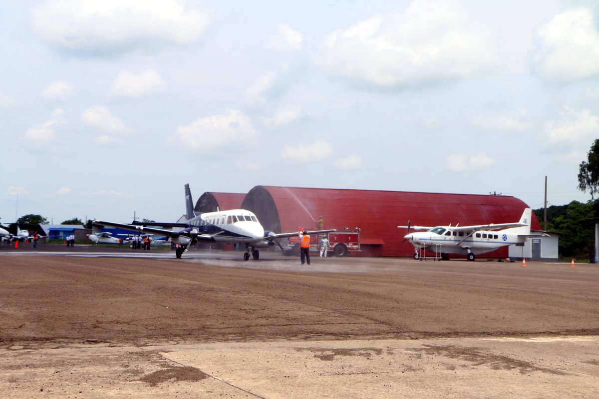 La semana pasada se inauguró el aeropuerto internacional de Retalhuleu. Con ello se busca promover unos 10 mil turistas al año por esa vía. (Foto, Prensa Libre: Rolando Miranda)