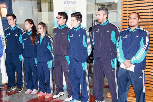 Este es el grupo de atletas y entrenadores que representará a Guatemala en Sudamérica. (Foto Prensa Libre: Cortesía COG).