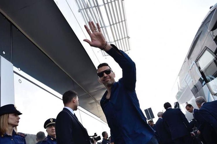 El portero italiano ha abierto la puerta para na posible renovación con el cuadro de Turín. (Foto Prensa Libre: Hemeroteca PL)