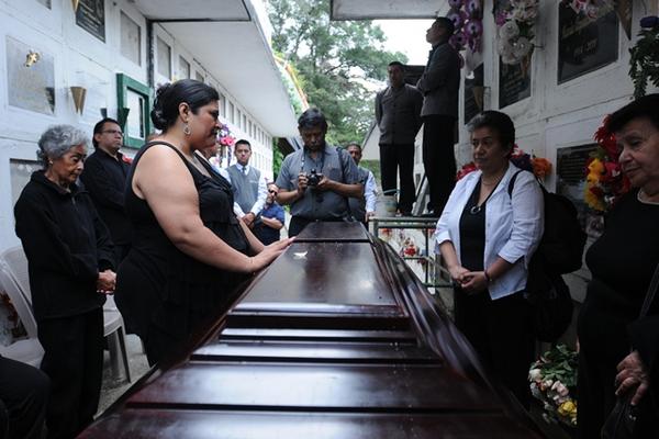 María del Carmen Escobar descansa en paz en el Cementerio Los Cipreses. (Foto Prensa Libre: Áxel Vicente)
