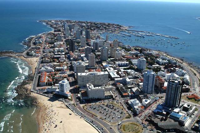 Punta del Este, en Uruguay, es uno de los destinos preferidos. (Foto Prensa Libre)