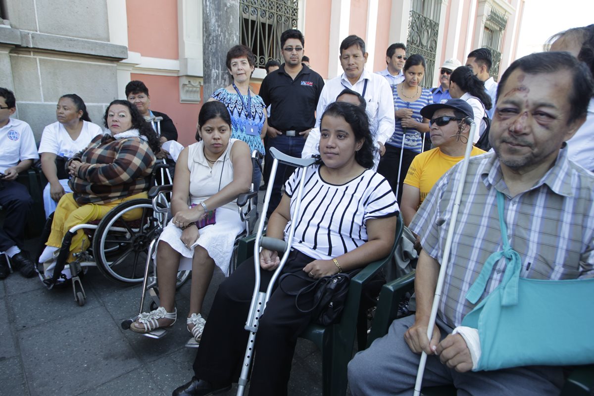 Personas con discapacidad deben ser atendidas por voluntarios en los centros de votación. (Foto Prensa Libre: Hemeroteca PL)