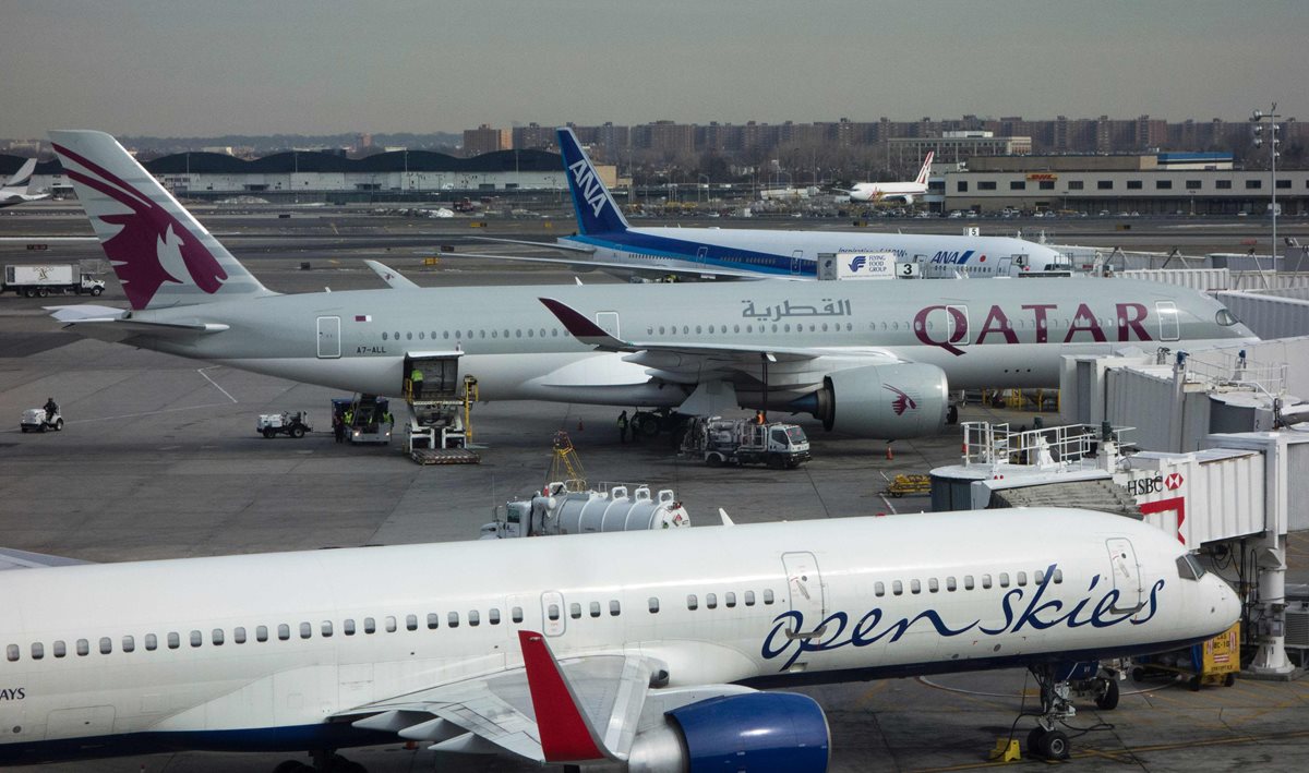 Las aerolíneas tienen 96 horas para aplicar la orden. (Foto Prensa Libre: AFP)