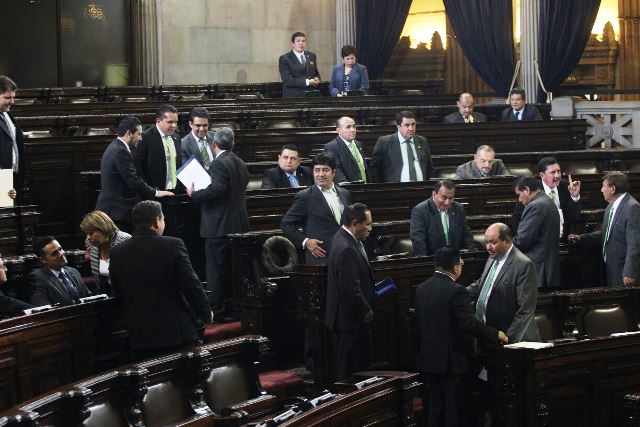 Congreso regula el secreto bancario con fines tributarios. (Foto Prensa Libre: Erick Ávila)