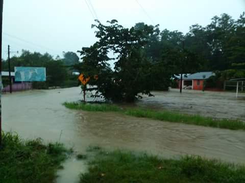 Desborde de río causa inundaciones en San Luis