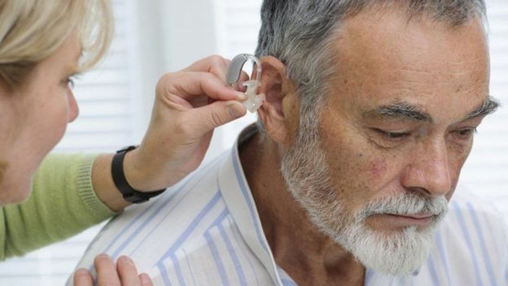 Un estudio recomienda revisar los oídos de pacientes con síntomas de coronavirus. (Foto Prensa Libre: HemerotecaPL)