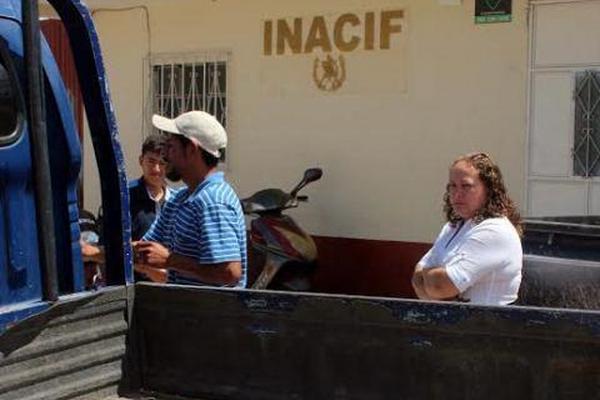 Morgue de la cabecera de Jalapa a donde fue llevado el cuerpo de Maynor Gustavo González, quien fue atropellado en San Carlos Alzatate. (Foto Prensa Libre: Hugo Oliva)