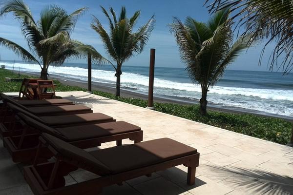 Descansar a la orilla del mar brinda una paz incomparable (Foto Prensa Libre: Roberto Villalobos Viato).<br _mce_bogus="1"/>