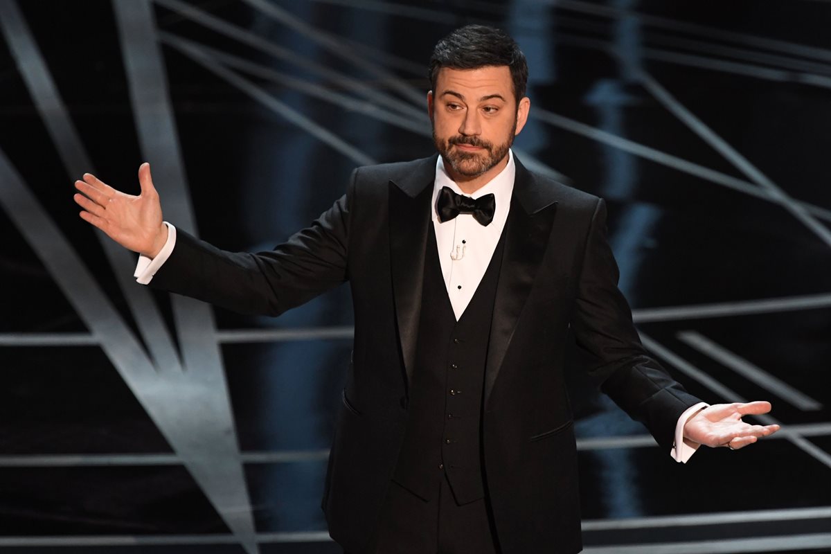 El presentador de la 89 edición de los Óscar, Jimmy Kimmel, no ha dudado en hacer referencias hacia Trump. Incuso le envió un tuit durante la ceremonia. (Foto Prensa Libre: AFP / Mark Ralston).