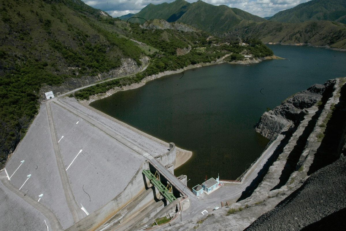 Embalse de la hidroeléctrica Chixoy, la más grande del país. La generación de más energía limpia fue una petición de O'Flaherty, no obstante considera prioritario consultar estos proyectos con las comunidades indígenas. (Foto Prensa Libre: Hemeroteca PL)