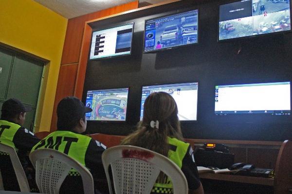 Área de  control    del sistema de las nuevas cámaras de vigilancia instaladas en Tecún Umán. (Foto Prensa Libre: Alexánder Coyoy)