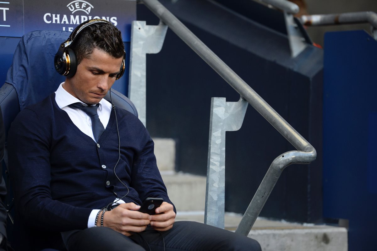 Cristiano se quedó fuera de la convocatoria del Real Madrid para el partido contra el Manchester City en la ida de semifinales de la Liga de Campeones de Europa. (Foto Prensa Libre: AFP)