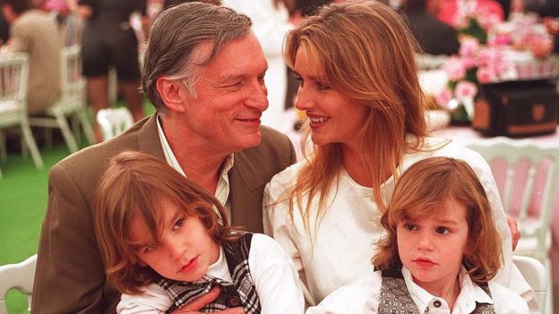 Hefner y Kimberley se separaron en 1998 pero los niños siguieron viviendo con su madre en una casa junto a la Mansión Playboy. GETTY IMAGES