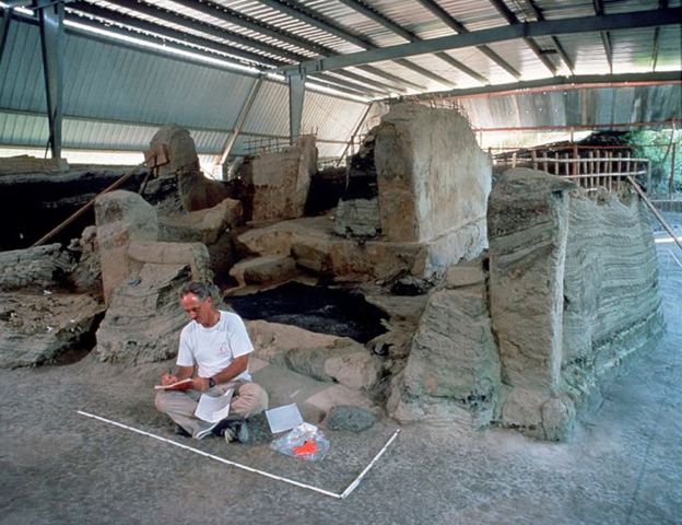 El profesor Payson Sheets durante una de sus excavaciones en la Joya de Cerén. PAYSON SHEETS