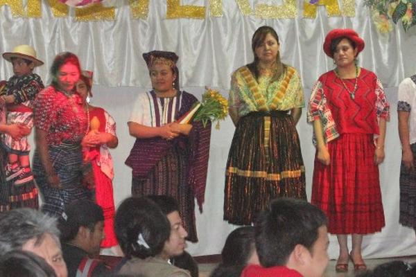 Parte de los trajes típicos de occidente que fueron presentados en la pasarela que se realizó en Toto. (Foto Prensa Libre: Édgar Domínguez)<br _mce_bogus="1"/>